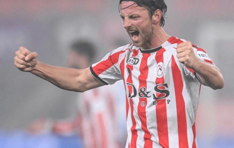 九游娱乐 -赛前体能课后；阿贾克斯状态回暖备战德国杯；管理层满意；团队化学反应显著(阿贾克斯vs帕纳辛分析)