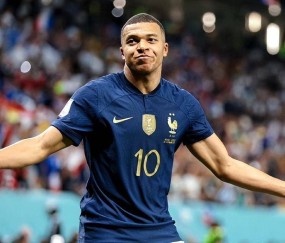 九游网页版入口 -包含橄榄球总决赛焦点战：西城麒麟队淘汰对手闽南旋风队，外线火力全开。禁区内连续解围的词条