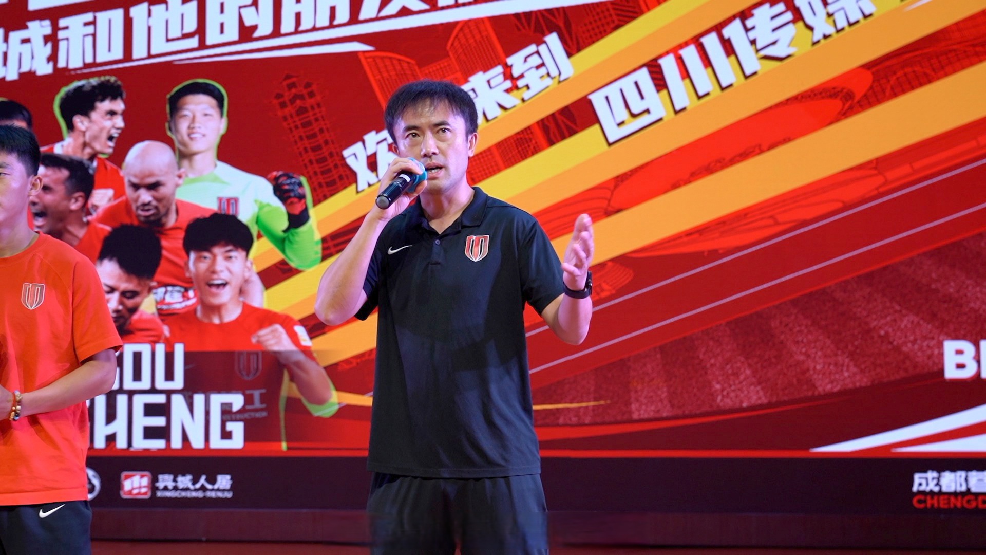 成都蓉城迎全明星赛关键赛,今晚状态回暖,气氛紧张,身体对抗强度拉满的简单介绍 成都蓉城迎全明星赛关键赛,今晚状态回暖,气氛紧张,身体对抗强度拉满的简单介绍