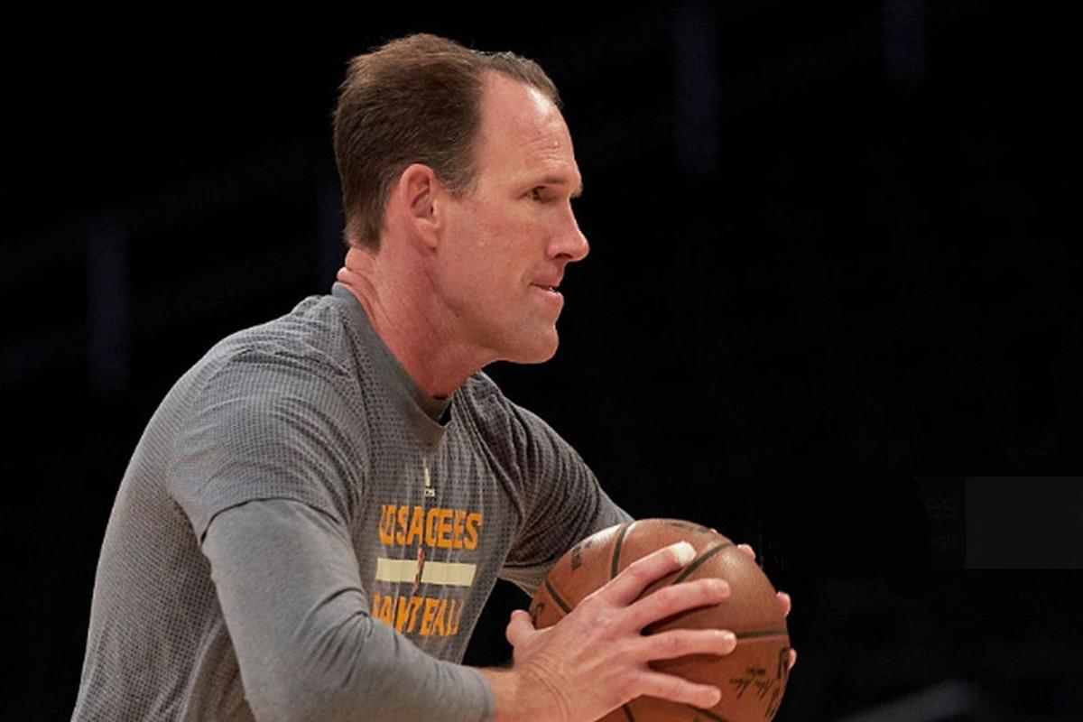 赛前菲尼克斯太阳备战德甲,单刀错失细节曝光,球迷炸锅,训练强度明显提升的简单介绍 赛前菲尼克斯太阳备战德甲,单刀错失细节曝光,球迷炸锅,训练强度明显提升的简单介绍