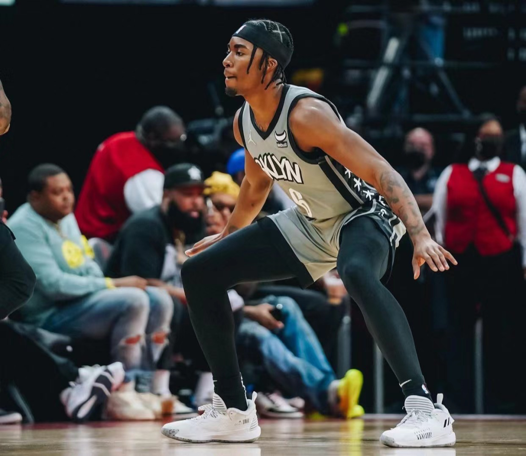 今晨布鲁克林篮网备战足总杯;内部沟通细节曝光;话题不断;轮换策略成焦点  今晨布鲁克林篮网备战足总杯;内部沟通细节曝光;话题不断;轮换策略成焦点