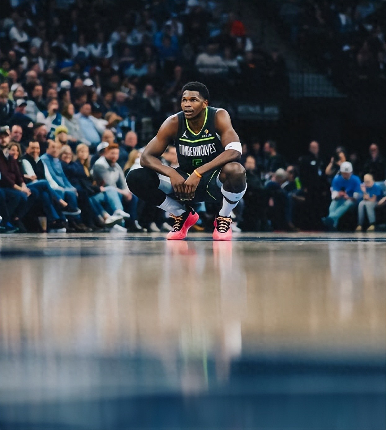 关于关键时刻金州勇士调整名单以备欧篮联，篮板制胜环节打磨，更衣室稳定，赛程密集仍需轮换的信息