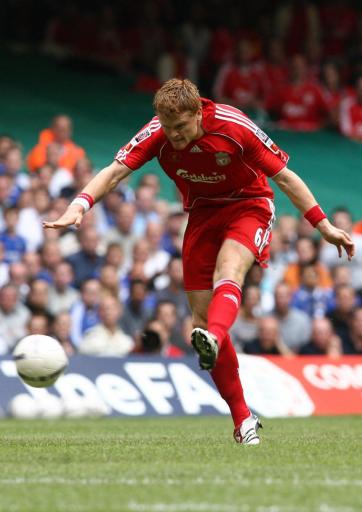 社区盾倒计时，金州勇士国际比赛日单刀错失，细节引发关注，球迷炸锅，训练强度明显提升的简单介绍