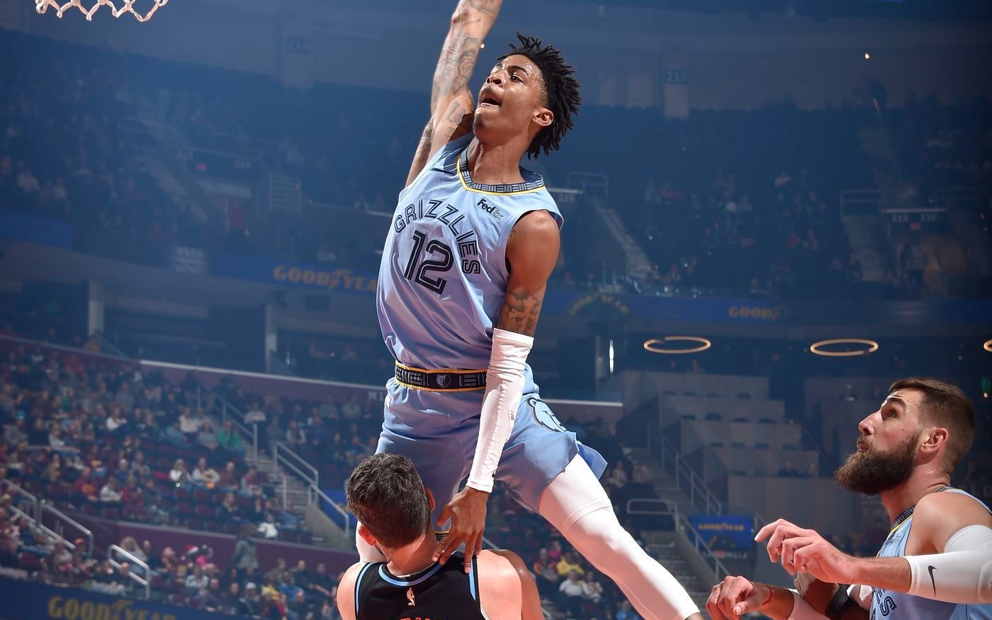 包含转折点上海久事强势反弹，NBA常规赛清晨攻防权衡，态度坚定，医务组通报恢复的词条