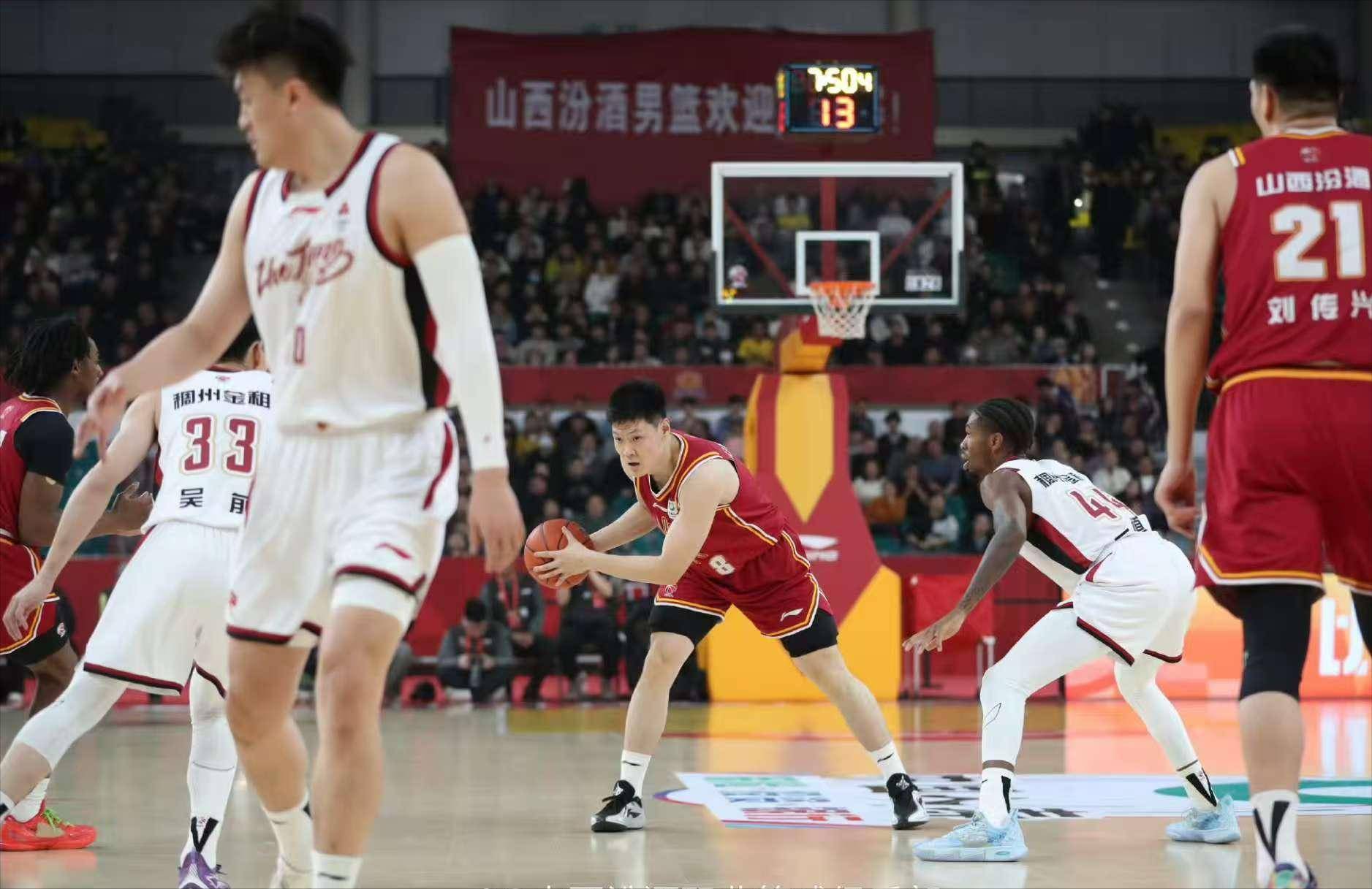 关于加时末段体能课后，布莱顿再遭质疑备战CBA常规赛，管理层满意，球探报告显示潜力的信息