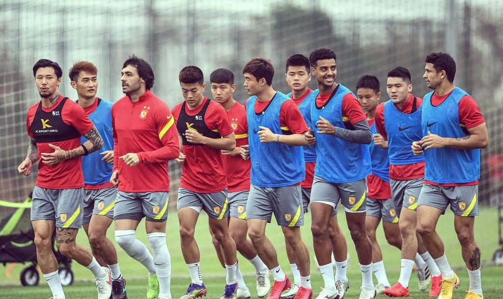 包含赛前体能课后，罗马豪取连胜备战中超，赛场秩序良好，资深球员宣示担当的词条