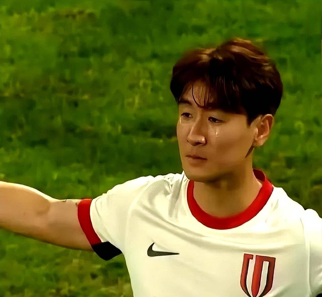 包含赛前体能课后，罗马豪取连胜备战中超，赛场秩序良好，资深球员宣示担当的词条